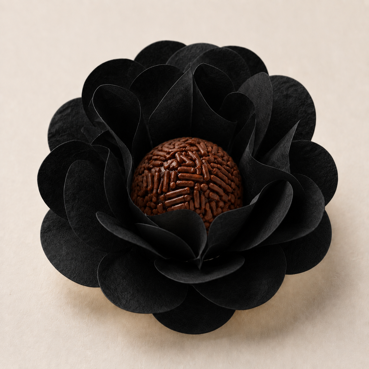 [color] Black luxury flower sweet wrapper with brigadeiro